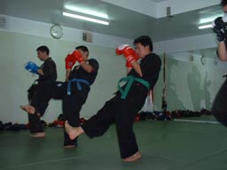 右衝拳
